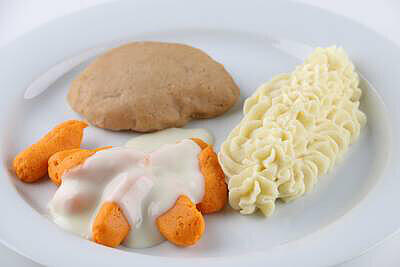 Aus dem Drucker: geliertes Cordon bleu mit Rahmkarotten und Kartoffelbrei.