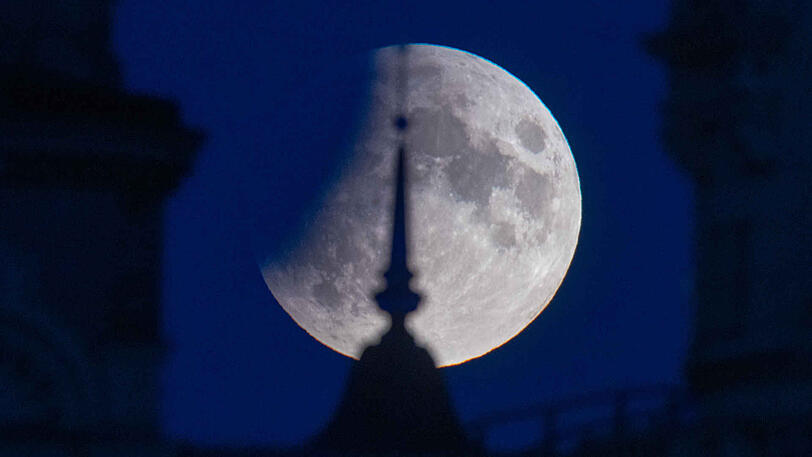 Die partielle Mondfinsternis in Schwerin.
