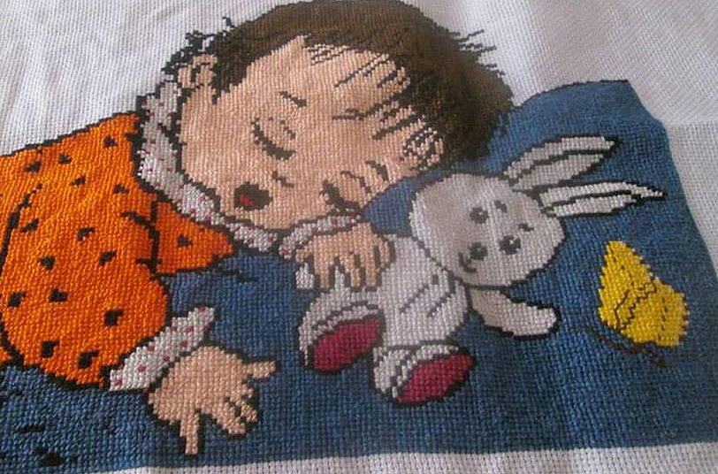 Familie, Kinder, Zuhause &ndash; das thematisieren die Stickereien.