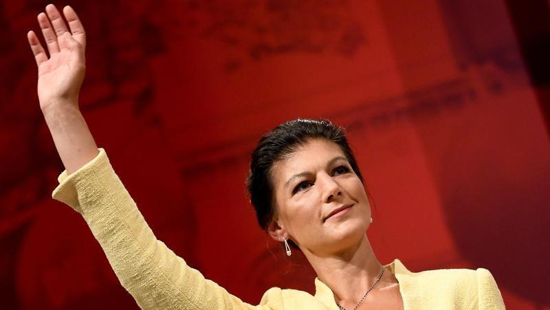 Wagenknecht hat nach dreieinhalb Jahren an der Fraktionsspitze erklärt, dass sie im Herbst nicht wieder antreten will. Wagenknecht hat nach dreieinhalb Jahren an der Fraktionsspitze erklärt, dass sie im Herbst nicht wieder antreten will.