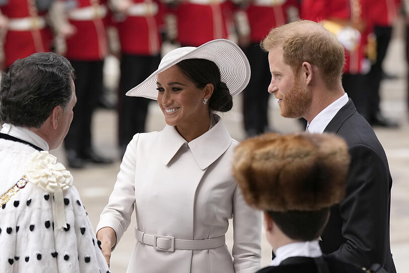 Harry und Meghan werden vor der Kathedrale begrüßt