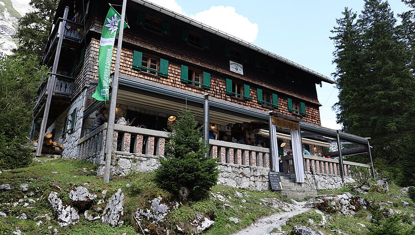 Die Reintalangerh&uuml;tte ist idyllisch gelegen. Zum Wanderstartpunkt gelangt man mit dem &Ouml;PNV.