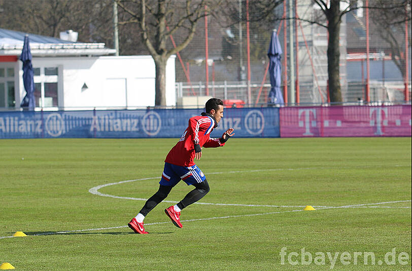 Zurück im Lauftraining: Bayerns spanischer Mittelfeldspieler Thiago Alcántara.