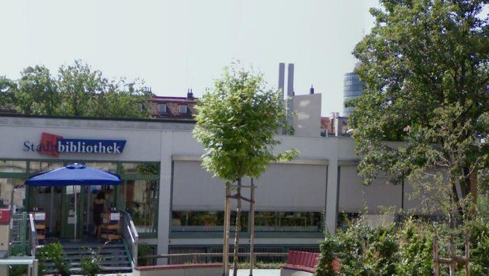 Die Stadtbibliothek Westend. Die Stadtbibliothek Westend.
