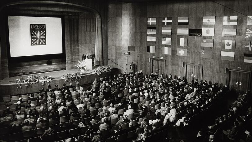 Schon 1973 fand eine weltweit beachtete erste Laser-Messe in München statt. Der damalige Messe-Chef war überzeugt.