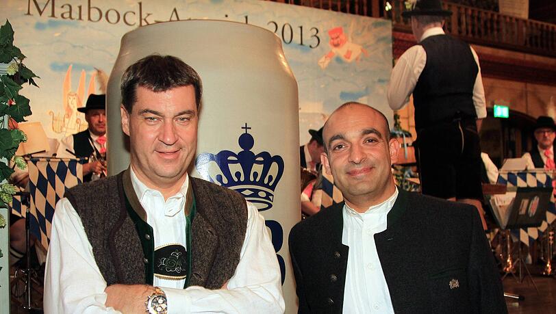 2013: Kabarettist Django Asül (r.) und der damalige Finanzminister Markus Söder. 2013: Kabarettist Django Asül (r.) und der damalige Finanzminister Markus Söder.