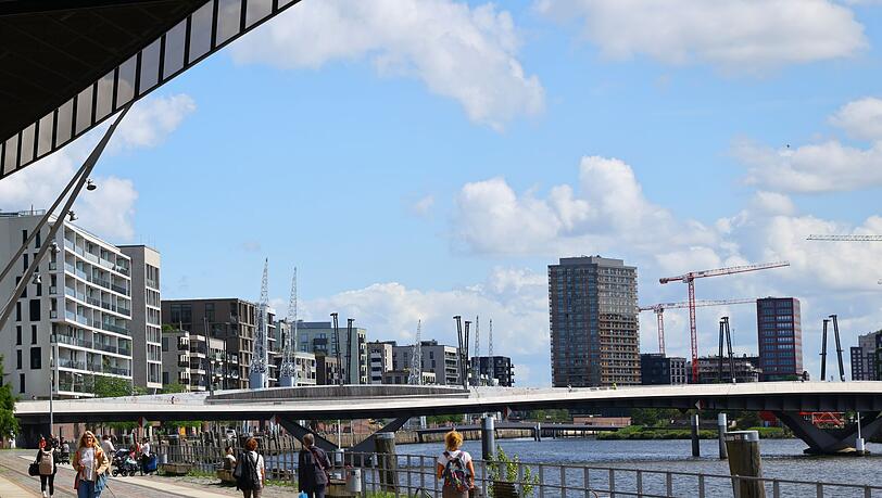 Laut einer Umfrage sind Menschen in Hamburg am zufriedensten. (Symbolbild) Laut einer Umfrage sind Menschen in Hamburg am zufriedensten. (Symbolbild)