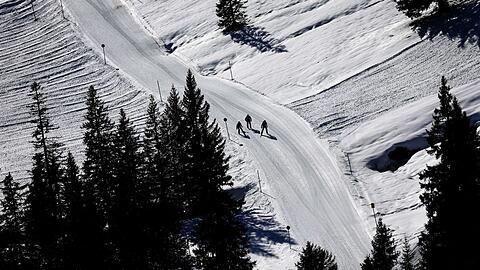 Nicht &uuml;berall ist es abseits der Pisten gr&uuml;n. (Archivbild)