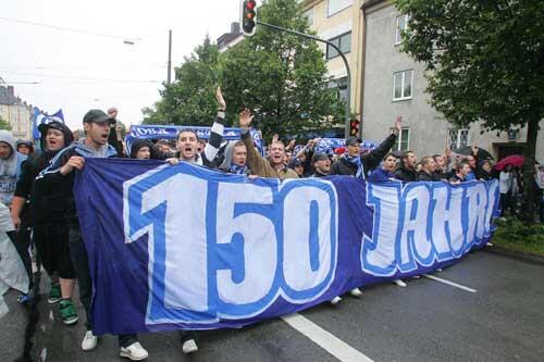 Marsch der Löwen-Fans zum Grünwalder Stadion