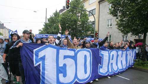 Marsch der Löwen-Fans zum Grünwalder Stadion Marsch der Löwen-Fans zum Grünwalder Stadion