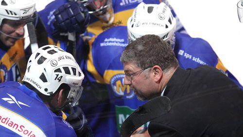 Alle Anweisungen halfen nichts: Der EHC verlor mit 2:3 in Nürnberg. Alle Anweisungen halfen nichts: Der EHC verlor mit 2:3 in Nürnberg.