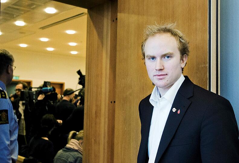 Björn Ihler, einer der Überlebenden des Massakers auf dem Weg in den Gerichtssaal in Oslo.