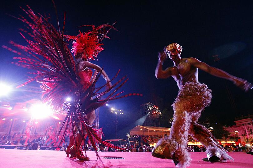 Mit Glamour, Glitzer, nackter Haut: Der Wiener Life Ball ist das Charity-Event des Jahres. Die spektakulärsten Bilder von der Bühnenshow gibts hier! Zum Durchklicken!
