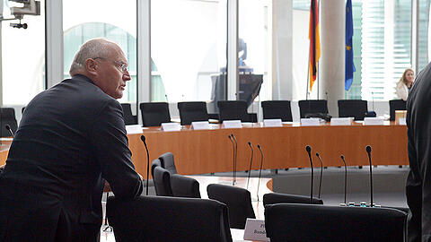 Er habe erst 2010 erfahren, dass der US-Geheimdienst NSA die Daten bestimmter europäische Ziele ausspähen wollte, sagte der Staatssekretär im Bundeskanzleramt, Klaus-Dieter Fritsche, vor dem NSA-Untersuchungsausschuss des Bundestags.