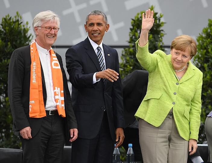 Ratsvorsitzende der Evangelischen Kirche, Heinrich Bedford-Strohm, Ex-US-Präsident Barack Obama und Kanzlerin Angela Merkel