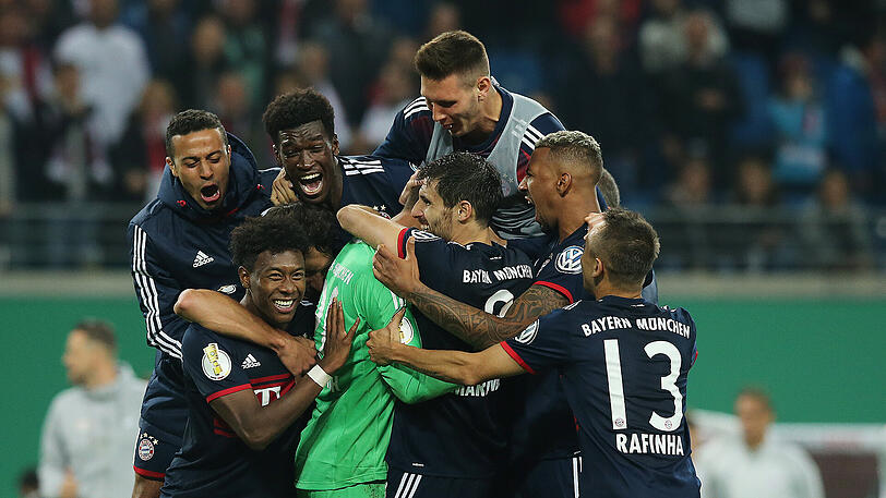 Grenzenlose Freude bei den Bayern-Spielern nach dem gehaltenen Elfmeter von Ulreich.