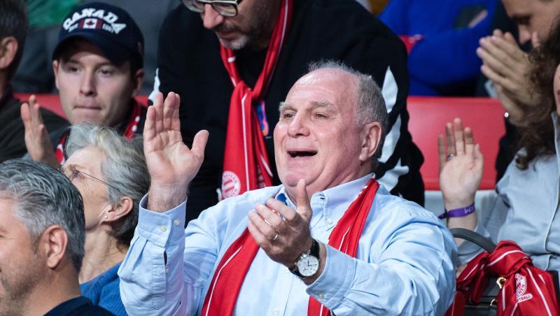Ehrenpräsident Uli Hoeneß vom FC Bayern jubelt beim Spiel. Foto: Matthias Balk/dpa/Archivbild Ehrenpräsident Uli Hoeneß vom FC Bayern jubelt beim Spiel. Foto: Matthias Balk/dpa/Archivbild