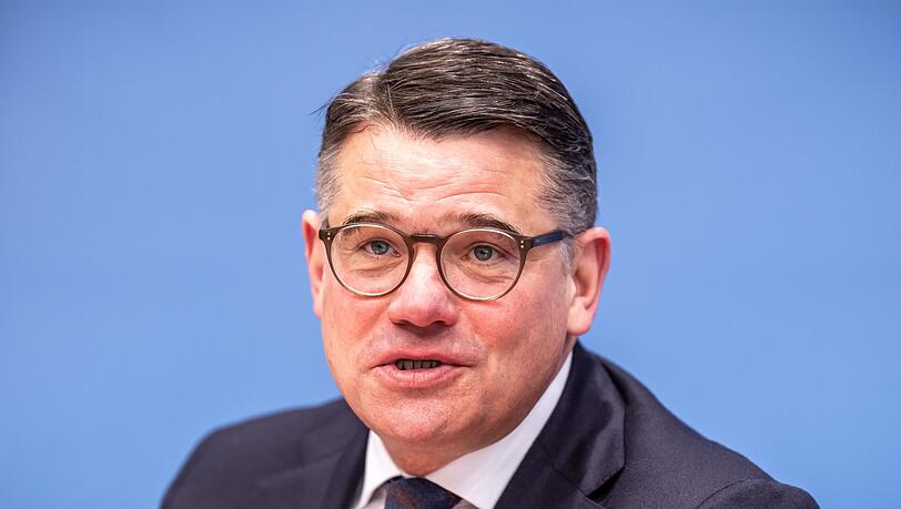"Ich warne alle zu glauben, dass es eine schnelle Lösung gibt", sagt Hessens Ministerpräsident Boris Rhein (CDU). (Archivbild) "Ich warne alle zu glauben, dass es eine schnelle Lösung gibt", sagt Hessens Ministerpräsident Boris Rhein (CDU). (Archivbild)