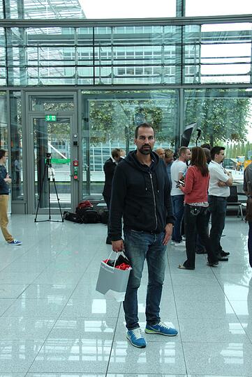 Bilder vom Flughafen München: Der FC Bayern vor dem Abflug in die USA.