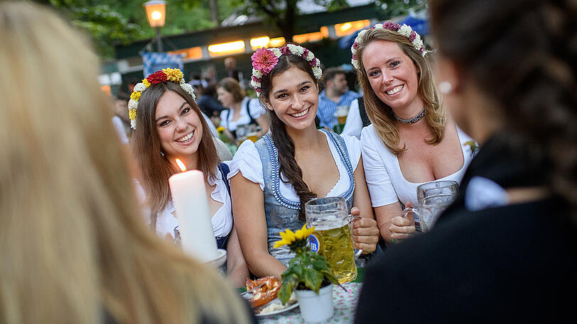 Tanz in den Tag: Auch 2017 ist der Kocherlball wieder ein Publikumsmagnet. Die Bilder.