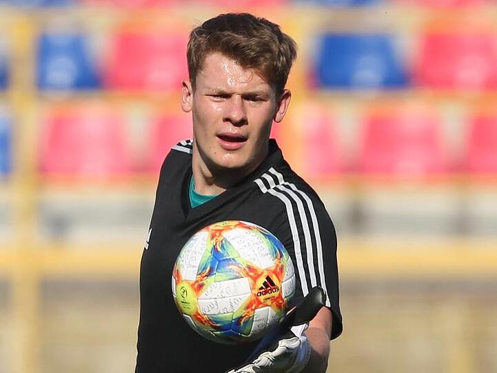 Der FC Schalke 04 will Torhüter Alexander Nübel langfristig an sich binden.