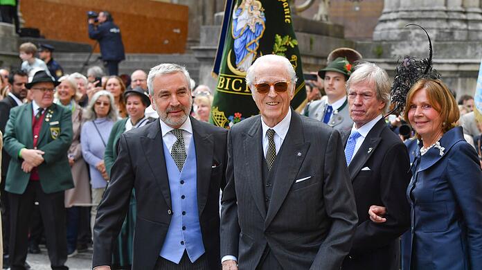 Bei der Hochzeit von Prinz Ludwig: Wittelsbach-Oberhaupt Herzog Franz von Bayern (re.) und sein Partner Thomas Greinwald