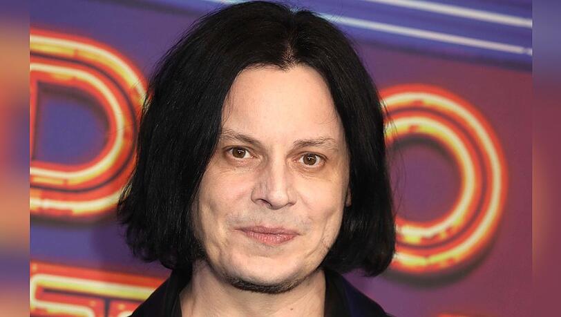 Jack White zeigt sich bei Instagram stolz auf seinen Sohn.