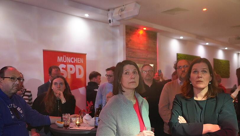 Betretene Gesichter bei SPD-Fraktionschefin Anne H&uuml;bner und B&uuml;rgermeisterin Verena Dietl.