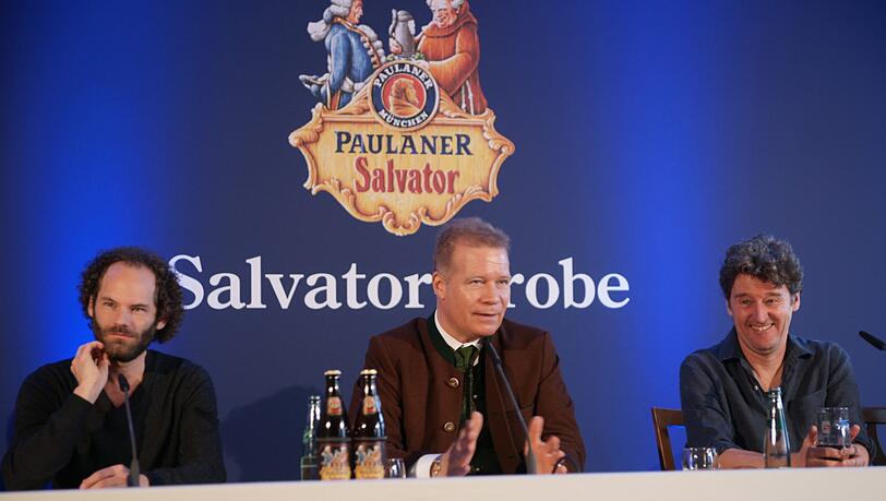 Standen am Donnerstag Rede und Antwort (von links nach rechts): Fastenprediger Maximilian Schafroth, Paulaner-Chef Andreas Steinfatt und einer der beiden Singspiel-Autoren Richard Oehmann bei Nockherberg Pressekonferenz in München. Standen am Donnerstag Rede und Antwort (von links nach rechts): Fastenprediger Maximilian Schafroth, Paulaner-Chef Andreas Steinfatt und einer der beiden Singspiel-Autoren Richard Oehmann bei Nockherberg Pressekonferenz in München.