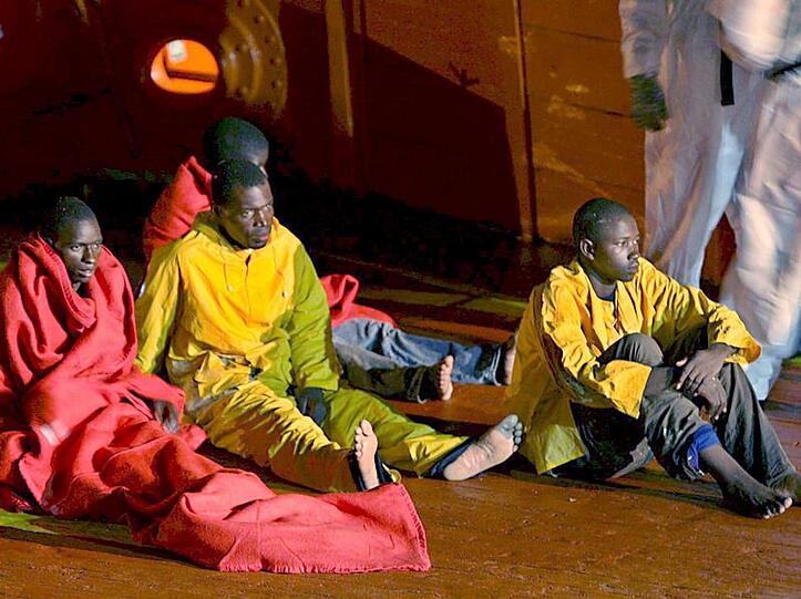 An Europas Küsten sind innerhalb weniger Stunden fast 1000 Bootsflüchtlinge gelandet. (Archivbild)