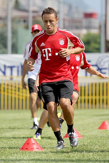 Ribéry ist wieder dabei, Lahm und Heynckes schreiben Autogramme, Neuer hechtet nach dem Ball: Bilder aus dem Trainingslager der Bayern am Gardasee