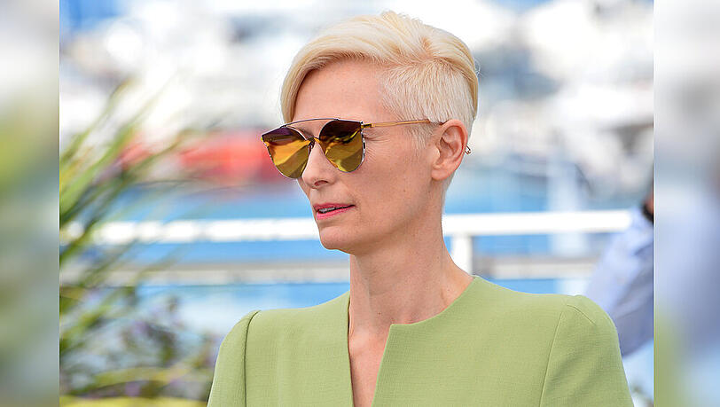 Schauspielerin Tilda Swinton setzt regelmäßig auf ausdrucksstarke Looks mit Schulterpolstern. Schauspielerin Tilda Swinton setzt regelmäßig auf ausdrucksstarke Looks mit Schulterpolstern.
