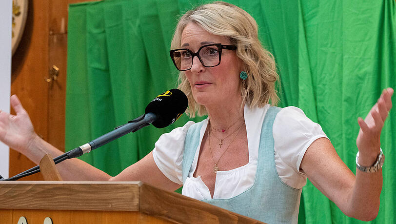 Monika Gruber bei ihrer Krug-Rede. Monika Gruber bei ihrer Krug-Rede.