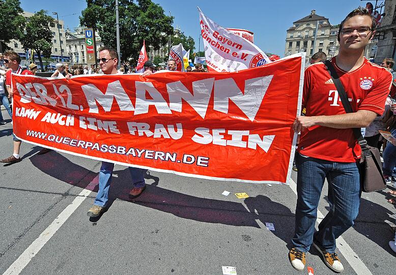 Feiern, was das Zeug hält: Schwule, Lesben und Transgender feiern den Christopger Street Day 2011 auf Münchens Straßen