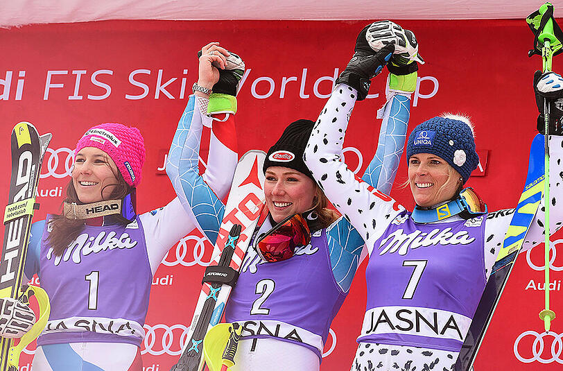 Mikaela Shiffrin (m) gewann vor der Schweizerin Wendy Holdener (l) und der Slowakin Veronika Velez Zuzulova.