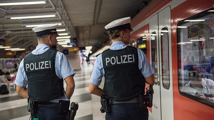 Wer etwa an einem Bahnhof seinen Rucksack vergisst und einen Polizeieinsatz auslöst, wird zur Kasse gebeten.