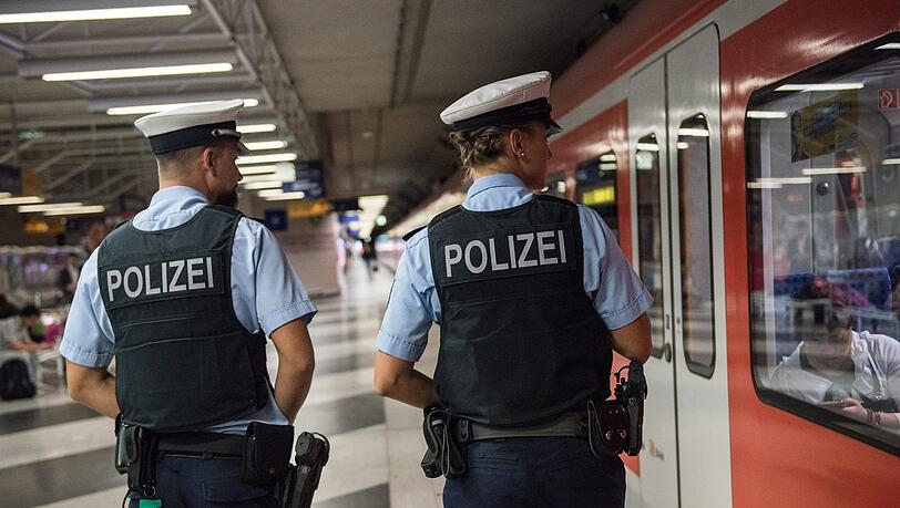 Wer etwa an einem Bahnhof seinen Rucksack vergisst und einen Polizeieinsatz auslöst, wird zur Kasse gebeten. Wer etwa an einem Bahnhof seinen Rucksack vergisst und einen Polizeieinsatz auslöst, wird zur Kasse gebeten.