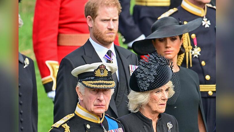 Prinz Harry und Herzogin Meghan sollen schon länger kein gutes Verhältnis mehr zu König Charles und Königin Camilla haben.