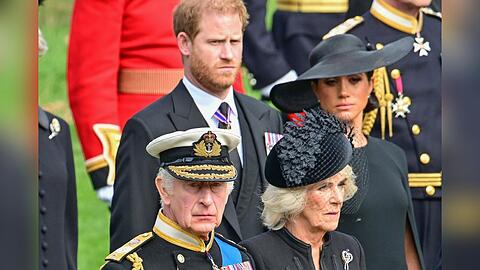 Prinz Harry und Herzogin Meghan sollen schon länger kein gutes Verhältnis mehr zu König Charles und Königin Camilla haben.