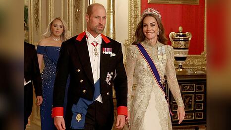 Prinz William und Prinzessin Kate schreiten am Mittwoch zum Staatsbankett auf Schloss Windsor.