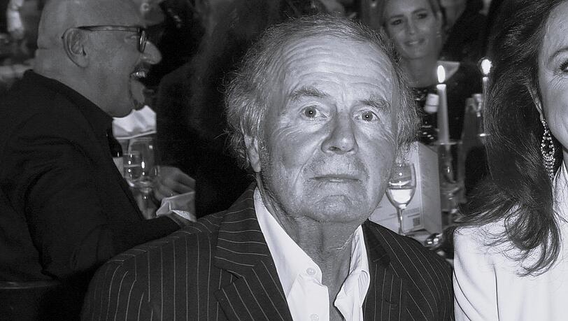 "Enten-Baron" Eckart Freiherr von Luttitz verstarb im Alter von 78 Jahren. "Enten-Baron" Eckart Freiherr von Luttitz verstarb im Alter von 78 Jahren.