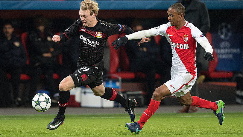 Platz zehn: Julian Brandt (links) - der Leverkusener ist beim FC Bayern durchaus ein Kandidat für die Zukunft - setzte 92 Dribblings an und erzielte eine Erfolgsquote von 42,4 Prozent. Im "Kicker"-Ranking tauchen nur Profis auf, die in der bisherigen Bundesliga-Saison auf mindestens 50 Dribblings kamen. Platz zehn: Julian Brandt (links) - der Leverkusener ist beim FC Bayern durchaus ein Kandidat für die Zukunft - setzte 92 Dribblings an und erzielte eine Erfolgsquote von 42,4 Prozent. Im "Kicker"-Ranking tauchen nur Profis auf, die in der bisherigen Bundesliga-Saison auf mindestens 50 Dribblings kamen.