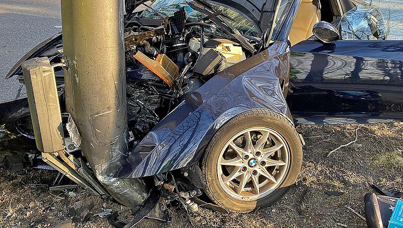 Bei dem Unfall in der Oberföhringerstraße lassen erste Untersuchungen auf ein internistisches Problem bei dem 85-jährigen Fahrer schließen. Bei dem Unfall in der Oberföhringerstraße lassen erste Untersuchungen auf ein internistisches Problem bei dem 85-jährigen Fahrer schließen.