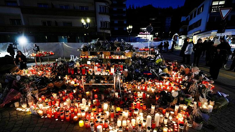 Das französische Blatt "Charlie Hebdo" erntet für eine Karikatur zu der Brandkatastrophe in der Schweiz heftige Kritik. (Archivbild) Das französische Blatt "Charlie Hebdo" erntet für eine Karikatur zu der Brandkatastrophe in der Schweiz heftige Kritik. (Archivbild)