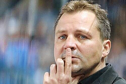 Nachdenklich vor dem Duell gegen Straubing:  Tiger-Coach Andreas Brockmann