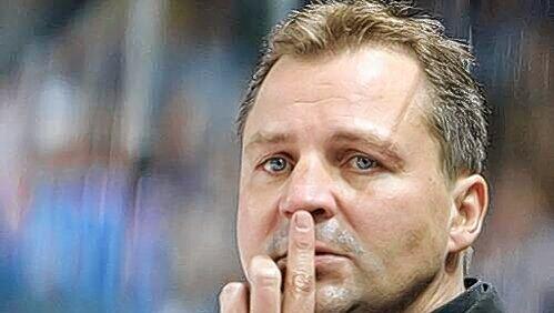 Nachdenklich vor dem Duell gegen Straubing: Tiger-Coach Andreas Brockmann Nachdenklich vor dem Duell gegen Straubing: Tiger-Coach Andreas Brockmann