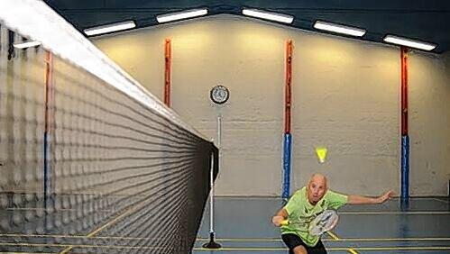 Mit viel Gefühl übers Netz: Badminton beim Sports4you in der Drygalski Allee. Mit viel Gefühl übers Netz: Badminton beim Sports4you in der Drygalski Allee.