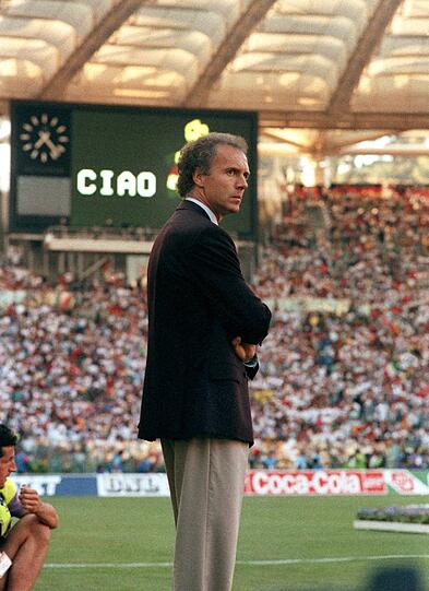 Beckenbauer: Die Coolness Franz Beckenbauer (1984-90; 66 Länderspiele; Weltmeister 1990): Der Kaiser war die Lässigkeit in Person &ndash; nach außen. Baute eine Schein-Aura auf, als wäre ihm vieles egal. Ein penibler Arbeiter und Tüftler an seinem Schreibtisch, in der Kabine schon mal ein jähzorniger Wüterich. Auch Löw kann, wie im Griechenland-Spiel, fuchsteufelswild werden. Die Coolness und den Charme von Franz hat er fast schon erreicht.
