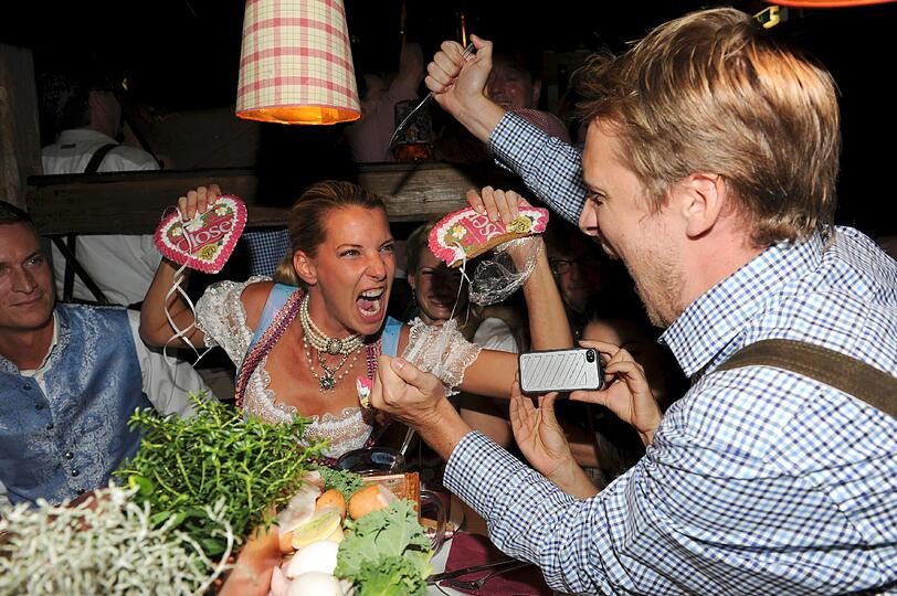Hier erzünt sich Oliver Pocher über Herzbrecherin Guilia Siegel.