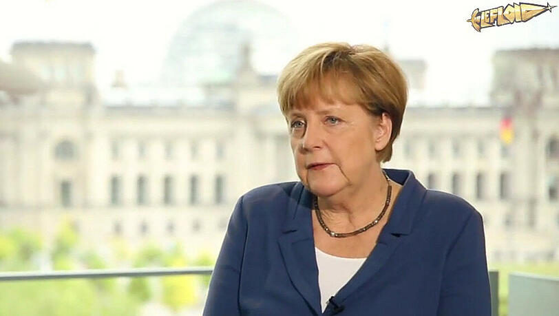 Kanzlerin Angela Merkel im Interview mit Florian Mundt alias LeFloid Kanzlerin Angela Merkel im Interview mit Florian Mundt alias LeFloid